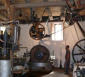 Zum Mühlentag ist die 100 Jahre alte Ölmühle in Betrieb