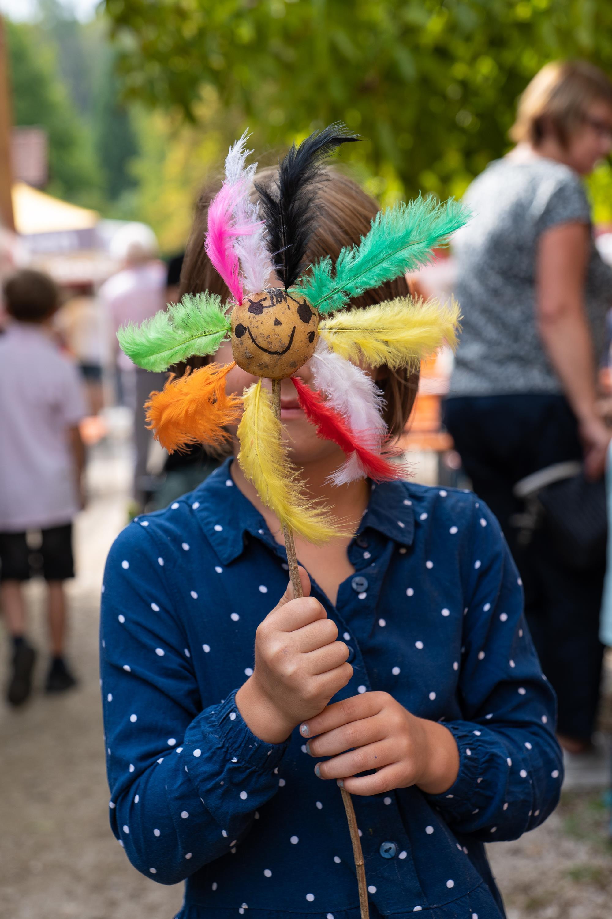 Kinder können bei der Mitmach-Aktion Kartoffelfiguren basteln.; Foto: Matthias Meyer; Matthias Meyer/Museum KulturLand Ries