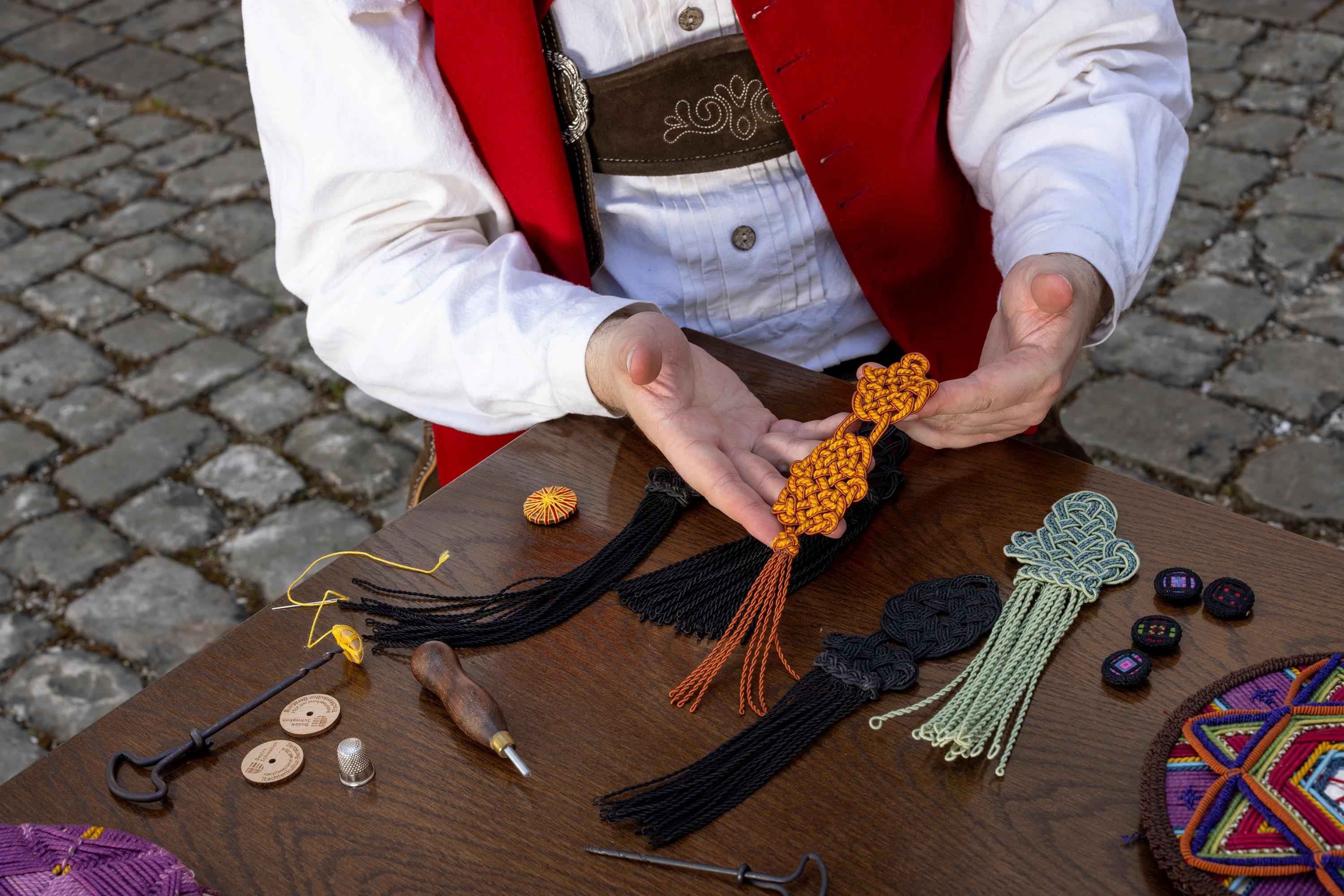 Musikalischer Frühschoppen mit Brezel-Lehrgang