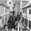 Die Nürnberger Balanceleiter von 1896 bei einer Feuerwehrübung 1929 im Judengässchen in Oettingen - Foto: Heimatmuseum Oettingen, Sammlung Fischer